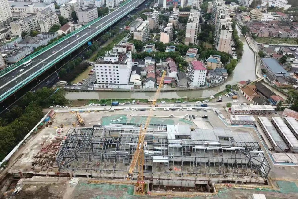 杭州拓佳YX65-600鋁鎂錳板在浦東新區(qū)川沙體育場屋面應(yīng)用